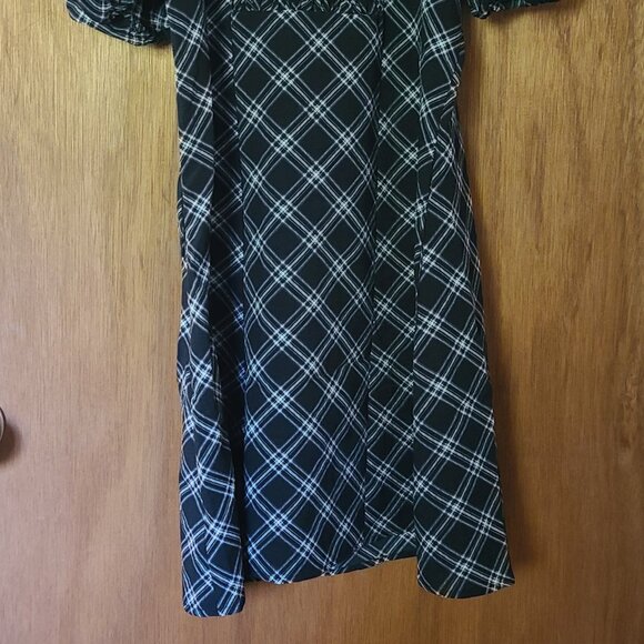 Puff-sleeved Crêped Dress from H&M - Picture 4 of 9